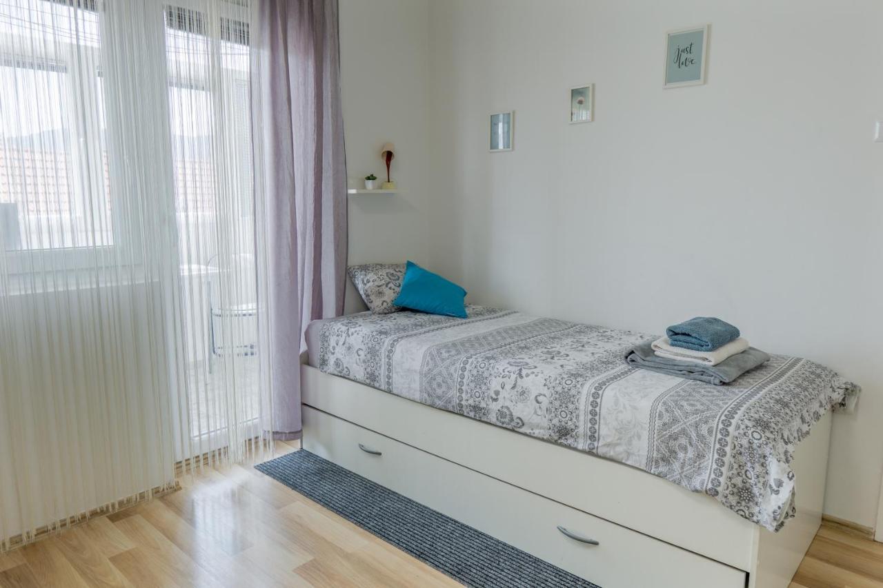 Apartment Pemper - Self Check In And Check Out Otočac Extérieur photo